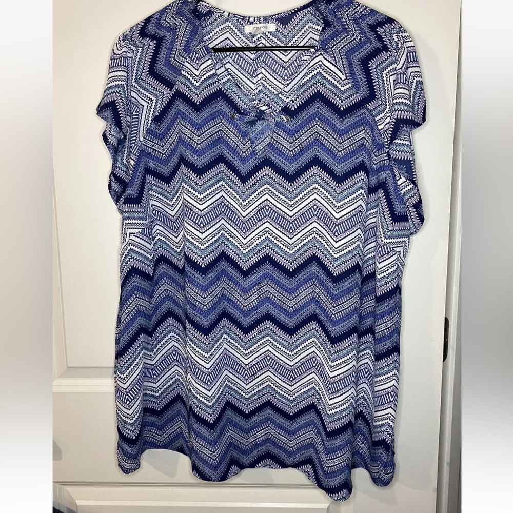 Maurices Women's Pattern Top Blouse Size 3 Chevron Blue Pink Navy White